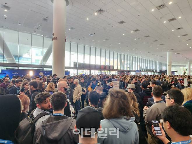 ‘GDC 2023’ 전시장에 입장하려는 참가자들이 대기하고 있다.(사진=이데일리 강민구 기자)