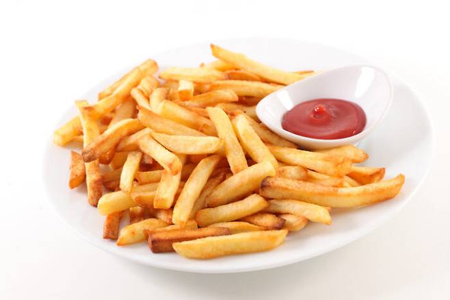 감자튀김 처럼 지방이 많이 든 고소한 음식은 뇌에 영향을 미치는 것으로 나타났다. [사진=게티이미지뱅크]