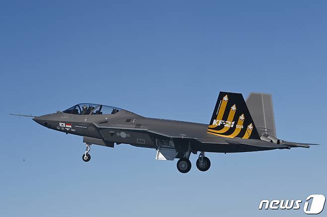 한국형 전투기 KF-21 '보라매' 시제 4호기. (방위사업청 제공) 2023.2.20/뉴스1 ⓒ News1 민경석 기자