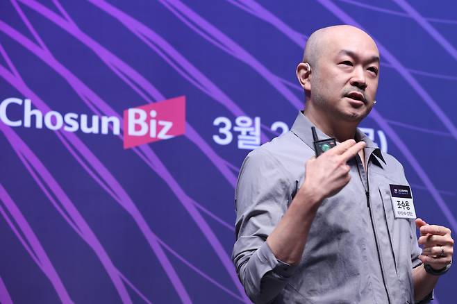 조수용 매거진  발행인이 23일 서울 소공동 웨스틴조선호텔 그랜드볼룸에서 열린 ‘2022 유통산업포럼’에서 강연하고 있다. /조선비즈