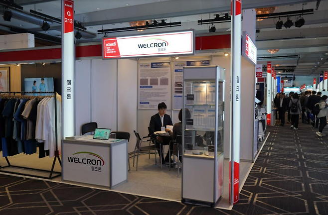 서울 삼성동 코엑스에서 개최되는 제38회 국제의료기기·병원설비전시회(KIMES 2023)에 참가한 웰크론 부스 <사진제공=웰크론>