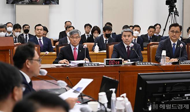 국방위원회 전체회의가 23일 서울 영등포구 여의도 국회의사당 본청에서 열리고 있다. 임세준 기자