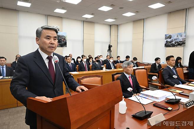 이종섭 국방부장관이 23일 서울 영등포구 여의도 국회의사당에서 열린 국방위원회 전체회의에 참석해 발언하고 있다. 임세준 기자