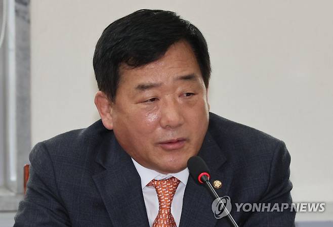 발언하는 박성민 전략기획부총장 (서울=연합뉴스) 이정훈 기자 = 국민의힘 박성민 전략기획부총장이 16일 오후 국회에서 열린 최고위원회의에서 발언하고 있다. 2023.3.16 uwg806@yna.co.kr