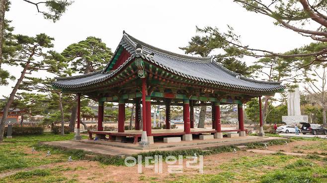 구림마을의 모임 장소로 쓰인 회사정.