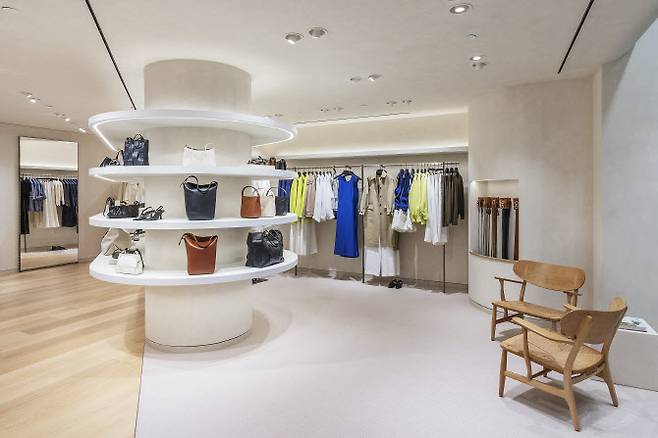 마시모두띠 IFC몰점 여성복 섹션. (사진=마시모두띠)