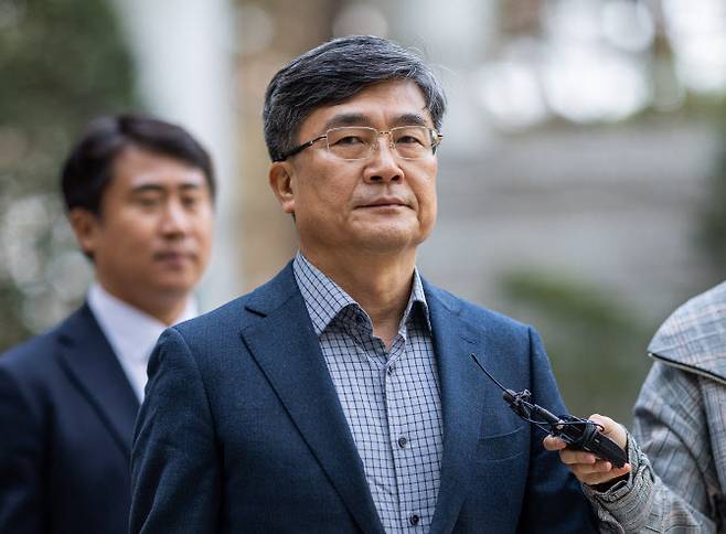 24일 오전 서욱 전 국방부 장관이 울 서초구 서울중앙지법에서 열린 1차 공판에 출석하고 있다. (사진=뉴시스)