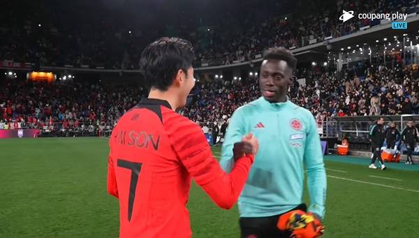 손흥민(왼쪽)·다빈손 산체스. ⓒ쿠팡플레이