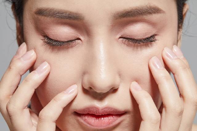 필링제는 얼굴에 피지샘이 많은 사람에게 효과적이다./사진=게티이미지뱅크