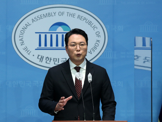 천하람 국민의힘 당대표 후보가 지난 2월 서울 여의도 국회 소통관에서 기자회견을 하고 있다. 뉴시스