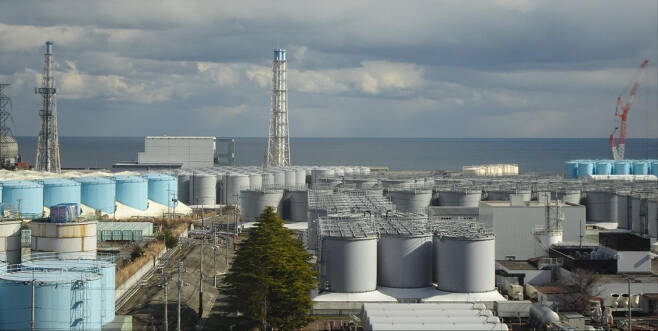 2월2일 촬영한 일본 후쿠시마 원전 내에 오염수를 저장해 놓은 저장 탱크들 모습. ⓒ연합뉴스