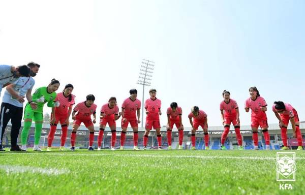 콜린 벨 감독이 이끄는 한국 여자 축구대표팀. 사진|KFA 제공