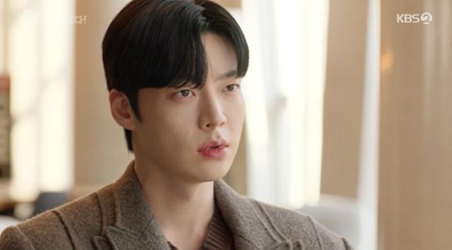 Can actors Baek Jin-hee and Ahn Jae-hyun get rid of the controversy over their acting skills through The Real One Has Appeared! Viewers voiced their regrets toward the two in the first episode.On the 25th, KBS2 new The Real One Has Appeared!! Was first broadcast. This work deals with the fake contract romance of unmarried mothers and non-married men around the baby Oh really.Oh Yeon!Du (Baek Jin-hee), a lecturer specializing in the Korean language field, found out that her boyfriend Kim jun-ha (Justice Festival) was having an affair. Angered, he wrote in red letters on his boyfriends car, such as Theres a Playboy On Board.However, the owner of the car was actually Ahn Jae-hyun, a gynecologist specializing in infertility clinics. Chen Shuji (Cha Min-ji), who had been in a relationship with coma, saw comas car and thought he had an affair.Eun Geum-sil (Kang Bu-ja) pushed for the marriage of her grandson, Lord Koma, and NX Group Chief of Staff, Jang Se-jin (Cha Joo-young); Jang Se-jin was the woman Kim jun-ha loved.The two kissed in the parking lot, and Oh Yeon! Two fainted after seeing them. Oh Yeon, who was stunned, took the two to the hospital, where he realized that he had pregnancy.Baek Jin-hee and Ahn Jae-hyun returned to the small screen for the first time in five years and four years, respectively, through The Real One Has Appeared! Thats why this work attracted more peoples attention.However, the first two did not fully meet the expectation of viewers. The portal sites real-time bulletin board posted criticism of Baek Jin-hee Ahn Jae-hyuns acting ability.The voice was excellent, but viewers expressed regret about expressing emotions such as smoke is unnatural and expression is awkward.Attention is focusing on whether Baek Jin-hee Ahn Jae-hyun will be able to wash away the controversy over his acting skills that arose with his previous works.The Real One Has Appeared! Foretold a turbulent story. In the first episode, stories about wind, farewell, etc. filled the work.The main character Oh Yeon! As the two realize that they were pregnancies, more exciting contents are expected to unfold in the future. Actor Jung Ji-jae told viewers that you will feel a lot of laughter, emotion and shock.Oh Yeon! The relationship between the two coma is also the expectation point The Real One Has Appeared!!The production team said, Oh really. I will visit the drama that the whole family can watch together on the weekend with an exciting story. Baek Jin-hee Ahn Jae-hyuns performance in the first episode was disappointing, but I hope that their performance will satisfy viewers. The Real One Has Appeared!Also has a hidden card, Cha Joo-Young, who was greatly loved as Choi Hye-jungs character in the Netflix series The Glory.MeanwhileThe Real One Has Appeared!! Is broadcast every Saturday and Sunday at 8:05 pm.