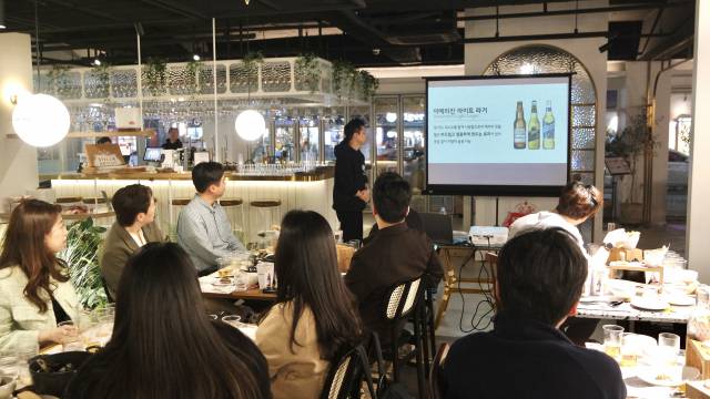 이예승 오비맥주 맥주문화교육팀 부장이 23일 비어마스터 클래스에서 강연을 진행하고 있다. /사진 제공=오비맥주