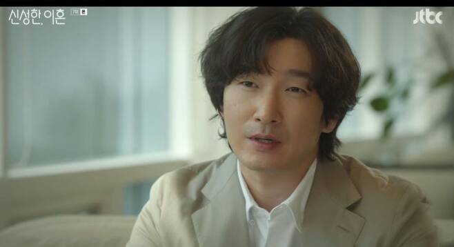 Jo Seung-woo opened the genus for the first time in front of Cha Hwa-yeon.On the 25th, JTBC  ⁇  Divorce Attorney Shin  ⁇  <Geum-hee!(Cha Hwa-yeon) was shown the image of Jo Seung-woo, who asked about the actions of the lord (Nosusanna), who had left Coin (Gonghyun branch).I can not tell you that I loved Coin a lot in front of my brother Coins mother-in-law, Geum-hee! I honestly confessed that I did not like my brother while studying abroad.But why are you doing this? Geum-hee! I know. If I could turn back time, the night my sister left, I wanted to save her, but when I opened it one by one, it was not the best time to go back to that time.Coin said he wanted to turn it back to before he married his elderly son.Then I got a lot of calls from Coin. My father told me to look at the line and I do not want to do it. He told me to stop him. I could not stop him. I did not do anything.At that time, my graduation performance was more important than Coin marriage. On this day, Seong-han asked Geum-hee! On the day of my brothers accident, was Jin Young-joo in Hawaii? Geum-hee!On the other hand, Seo Jin (Han Hye-jin) made his first mission as a counselor in the office of Charles V, Holy Roman Emperor.However, it was reported that Gong Min-jeung, who had been consulted by Seojin, was admitted to the hospital, and surprised Seo-jin? I went straight to the hospital.Seo-jin? I recalled the divorce that was louder than anyone, and I could not tell anyone that it was painful. I thought that marriage was my choice, so I had to carry it.If I had asked someone for help, would it be better than now? Gong Min-jeungs Choices is this and my Choices is an affair.The pain that Choices gave birth to was Gong Min-jeungs share, and it was my share.Gong Min-jeung will be equally unhappy tomorrow and next year. What I can do is to close it beforehand, to leave before going through something like Model Behavior, and Seo-jin?I want to be happy because I do not have any shame in my life. I want to be happy someday because I have not seen the market yet. I tried other Choices. Gong Min-jeung encouraged him to do other Choices.On the other hand, Geum-hee!, who met Sung-han again, suggested that he appear in the media. I told him to contact me if he wanted to become a big player by building a notoriety or whatever.When the South Korean electronics lawyers are packed, they say that they are shabby from the beginning.Model Behavior, a lawyer, refused to go back to Hawaii, even though he was confident that he was not doing the show.At the end of the play, the story of the bride in Haenam Vietnam was published, and the client said, Im going to do anything. It will be very loud.