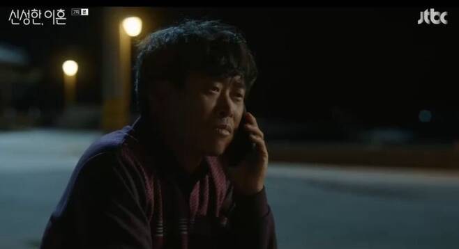 Jo Seung-woo opened the genus for the first time in front of Cha Hwa-yeon.On the 25th, JTBC  ⁇  Divorce Attorney Shin  ⁇  <Geum-hee!(Cha Hwa-yeon) was shown the image of Jo Seung-woo, who asked about the actions of the lord (Nosusanna), who had left Coin (Gonghyun branch).I can not tell you that I loved Coin a lot in front of my brother Coins mother-in-law, Geum-hee! I honestly confessed that I did not like my brother while studying abroad.But why are you doing this? Geum-hee! I know. If I could turn back time, the night my sister left, I wanted to save her, but when I opened it one by one, it was not the best time to go back to that time.Coin said he wanted to turn it back to before he married his elderly son.Then I got a lot of calls from Coin. My father told me to look at the line and I do not want to do it. He told me to stop him. I could not stop him. I did not do anything.At that time, my graduation performance was more important than Coin marriage. On this day, Seong-han asked Geum-hee! On the day of my brothers accident, was Jin Young-joo in Hawaii? Geum-hee!On the other hand, Seo Jin (Han Hye-jin) made his first mission as a counselor in the office of Charles V, Holy Roman Emperor.However, it was reported that Gong Min-jeung, who had been consulted by Seojin, was admitted to the hospital, and surprised Seo-jin? I went straight to the hospital.Seo-jin? I recalled the divorce that was louder than anyone, and I could not tell anyone that it was painful. I thought that marriage was my choice, so I had to carry it.If I had asked someone for help, would it be better than now? Gong Min-jeungs Choices is this and my Choices is an affair.The pain that Choices gave birth to was Gong Min-jeungs share, and it was my share.Gong Min-jeung will be equally unhappy tomorrow and next year. What I can do is to close it beforehand, to leave before going through something like Model Behavior, and Seo-jin?I want to be happy because I do not have any shame in my life. I want to be happy someday because I have not seen the market yet. I tried other Choices. Gong Min-jeung encouraged him to do other Choices.On the other hand, Geum-hee!, who met Sung-han again, suggested that he appear in the media. I told him to contact me if he wanted to become a big player by building a notoriety or whatever.When the South Korean electronics lawyers are packed, they say that they are shabby from the beginning.Model Behavior, a lawyer, refused to go back to Hawaii, even though he was confident that he was not doing the show.At the end of the play, the story of the bride in Haenam Vietnam was published, and the client said, Im going to do anything. It will be very loud.