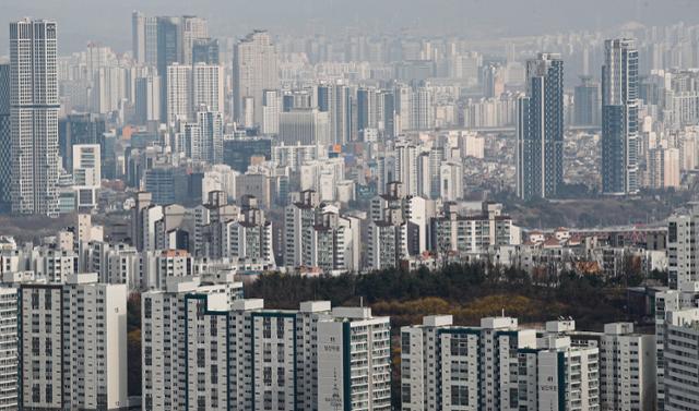 서울 중구 남산에서 바라본 아파트 모습. 뉴스1