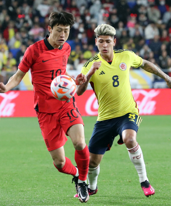 위르겐 클린스만 감독이 이끄는 축구국가대표팀이 24일 오후 울산 문수월드컵경기장에서 콜롬비아와 경기를 펼쳤다. 이재성이 공격하고있다. 울산=정시종 기자