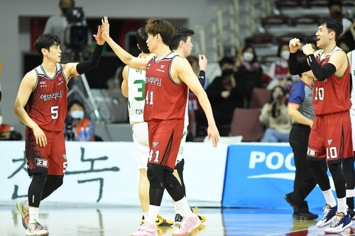 KGC인삼공사의 변준형, 오세근, 문성곤(이상 왼쪽부터)[KBL 제공]