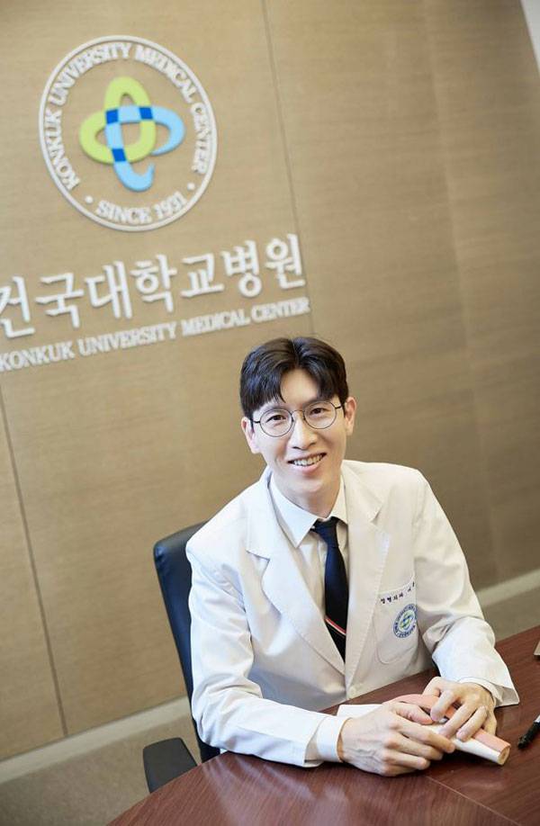 건국대병원 정형외과 이동원 교수​./사진=신지호 사진 기자