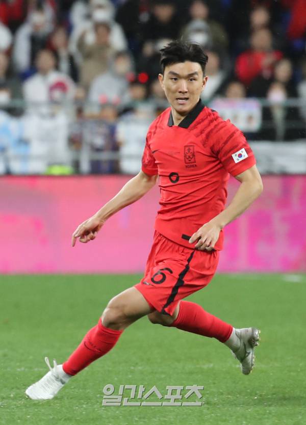 위르겐 클린스만 감독이 이끄는 축구국가대표팀이 24일 오후 울산문수월드컵경기장에서 콜롬비아와 경기를 펼쳤다. 황인범이 질주하고있다. 울산=정시종 기자 capa@edaily.co.kr