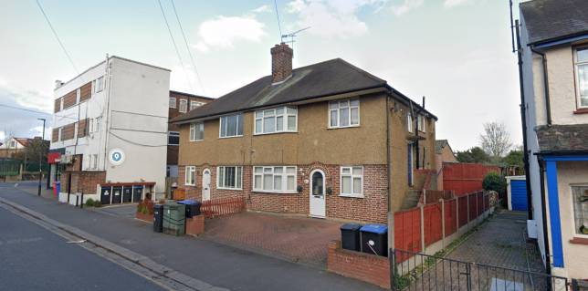 [서울=뉴시스] 영국 런던의 한 2층 주택이 5146일(약 14년 1개월)동안 매물로 나와 있다고 22일(현지시간) 영국 메트로가 보도했다. (사진출처 : 영국 메트로 갈무리)2023.03.25 *재판매 및 DB 금지