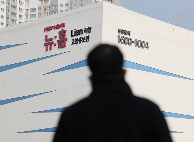 정부가 저출산 문제를 해소하기 위해 오는 2027년까지 청년·신혼부부를 대상으로 공공·민간분양 43만가구를 공급한다.ⓒ연합뉴스