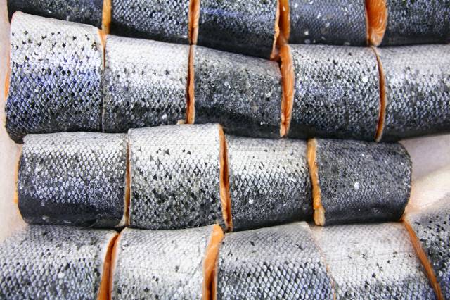 연어의 단백질은 근육 재합성을 돕고, 연어의 비타민D는 근육 생성, 강화에 효과적이다/사진=클립아트코리아