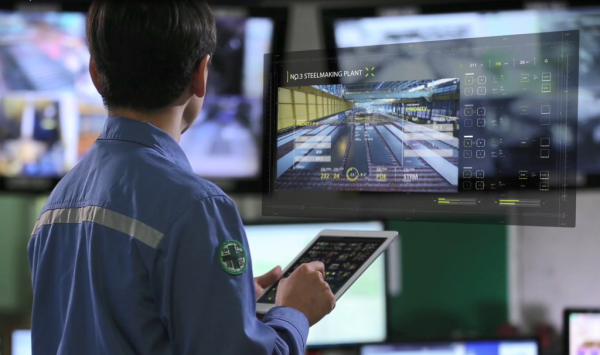 포스코가 자체개발한 스마트 팩토리 기술로 수집분석한 정보를 활용해 조업현장을 점검하는 모습. 포스코 제공