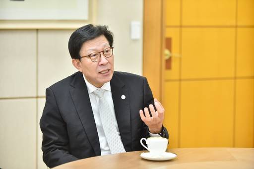 박형준 부산시장이 29일 차별화한 전략을 바탕으로 사우디아라비아 리야드 등과 경쟁에서 우위를 확보해 세계박람회를 유치할 것이라고 강조하고 있다. 부산시 제공