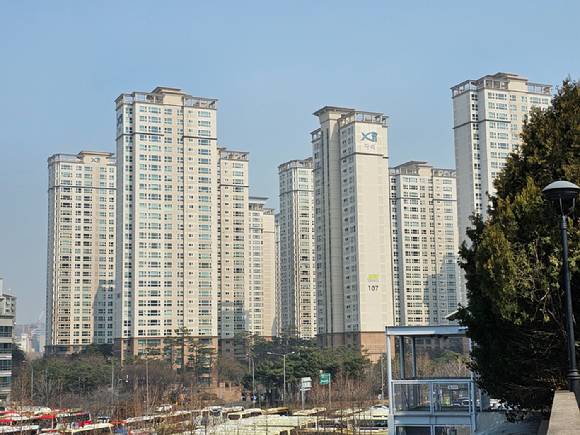 서울 서초구 반포동 일원 아파트 단지 전경. [사진=김서온 기자]