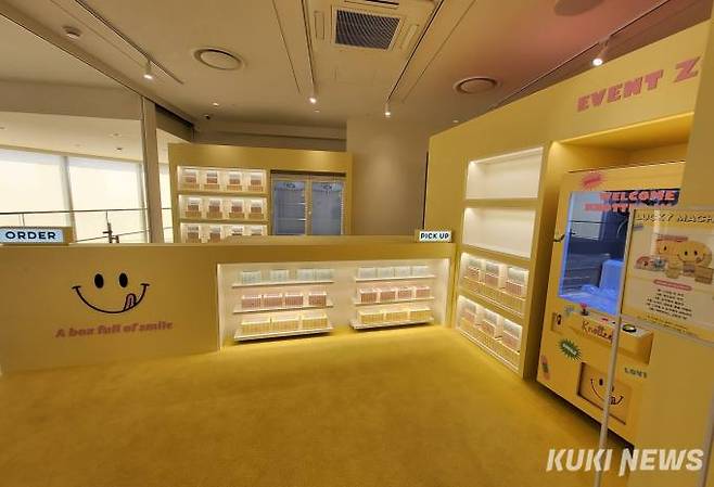 6층에 마련된 인형 자판기 및 이벤트존.   사진=김한나 기자