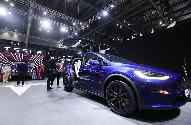 ‘2023 서울모빌리티쇼’에 전시된 테슬라 모델X 플래드. [연합]