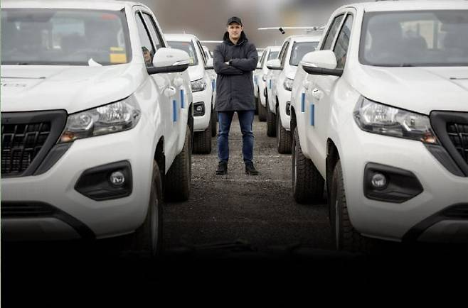 우크라이나 최초의 3개 공격 드론 비행대대가 전투 준비를 마쳤다. 픽업 트럭 트렁크에 드론들이 실려 있다. / 사진=미하일로 페도로프 텔레그램