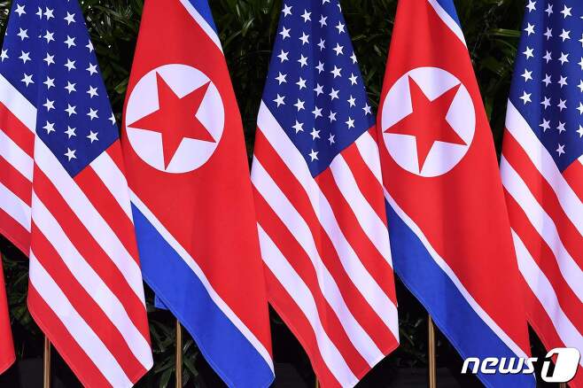 미국 성조기와 북한 인공기 2018.6.12 ⓒ AFP=뉴스1 ⓒ News1 정윤미 기자