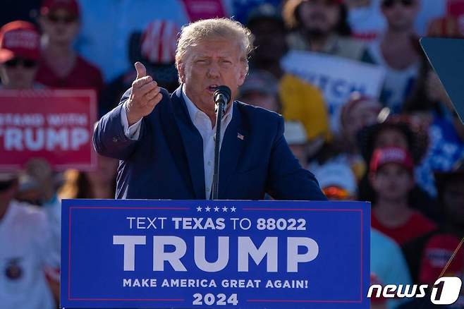 도널드 트럼프 전 미국 대통령이 25일(현지시간) 텍사스주 웨이코에서 2024년 대통령 선거 출마에 대비한 유세를 하고 있다. ⓒ AFP=뉴스1 ⓒ News1 우동명 기자