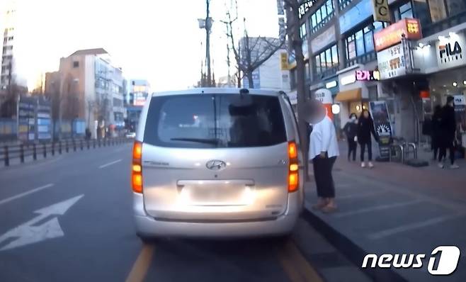 A씨에게 "260만원어치를 50만원에 주겠다"며 판매를 시도한 홍삼업자. (한문철 TV)