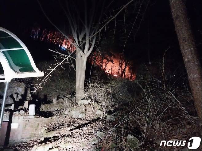 경기 포천시 영북면 운천리 야산 산불(경기도북부소방재난본부 제공)