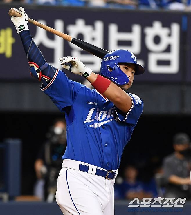 적극적인 타격으로 지난 시즌 데뷔 첫 3할 타율을 기록했던 김재성