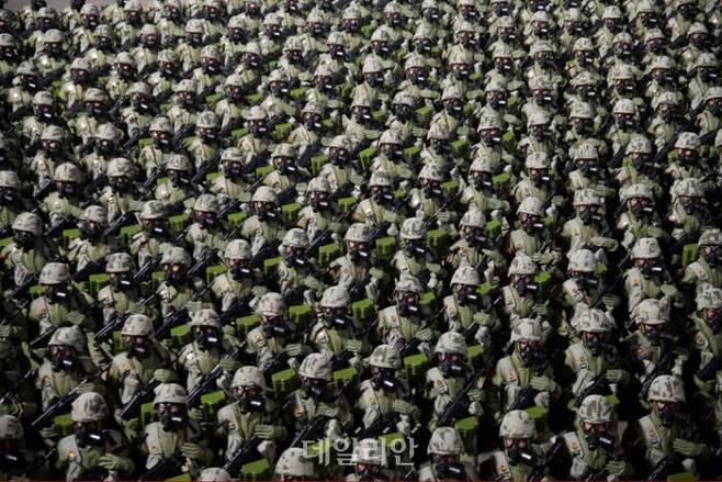 북한 열병식이 진행되는 모습(자료사진) ⓒ노동신문