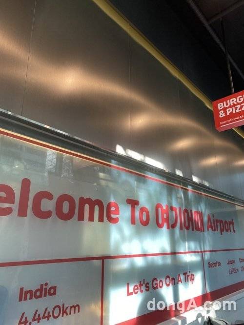 ‘맘스터치 여기어때 공항점’ 곳곳에 공항의 분위기를 느낄 수 있는 인테리어가 적용돼 있다. 사진=윤우열 동아닷컴 기자 cloudancer@donga.com