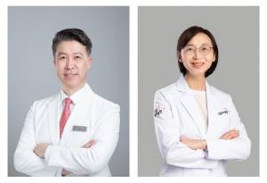 대림성모병원 김성원 이사장(왼쪽)과 양은주 과장/대림성모병원 제공
