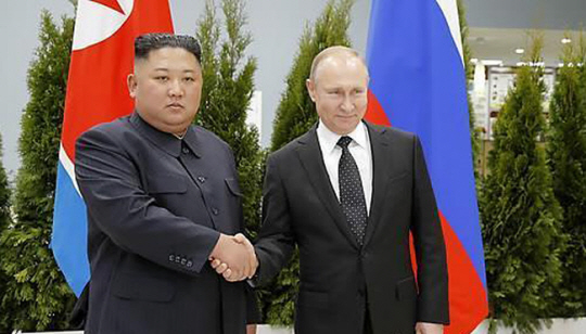 김정은(왼쪽) 북한 국무위원장과 블라디미르 푸틴 러시아 대통령. AP·연합뉴스