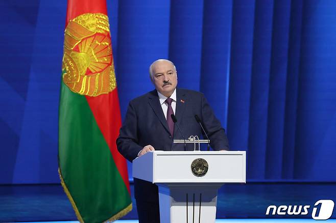 알렉산더 루카셴코 벨라루스 대통령이 31일(현지시간) 연례 연설에서 '필요의 경우' 러시아의 전술핵 외 대륙간 탄도 미사일도 자국 영토에 배치하는 것을 허용할 것이라고 밝혔다. ⓒ 로이터=뉴스1 ⓒ News1 정윤영 기자