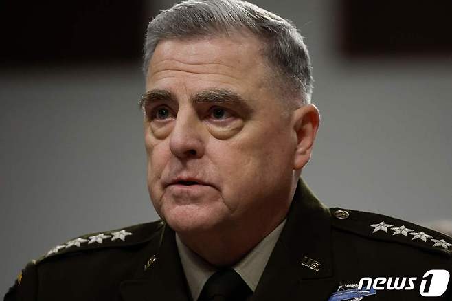 마크 밀리 미국 합참의장이 28일 (현지시간) 워싱턴 의사당 상원 군사위원회 청문회에 출석한 모습. ⓒ AFP=뉴스1 ⓒ News1 우동명 기자
