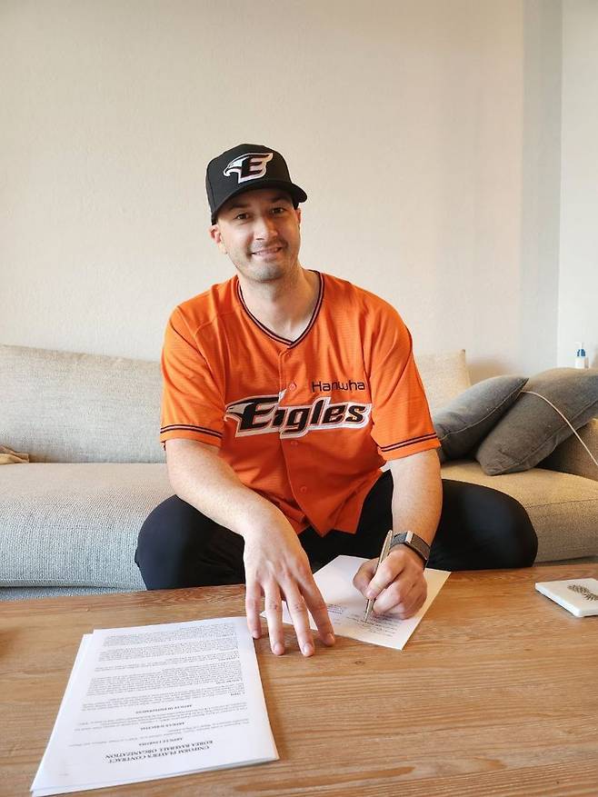 1선발감으로 점찍고 100만달러에 영입한 스미스 (사진 = 한화 이글스)