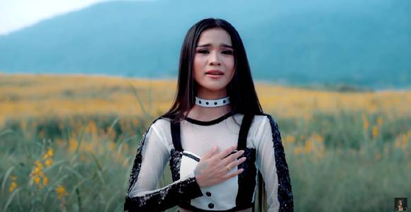 경찰이 태국 유명 가수 암 추띠마의 인천 공연 현장을 급습해 공연을 관람하기 위해 모인 불법체류자 83명을 적발했다고 지난달 30일 밝혔다. [사진=youtube=암 추띠마 ]