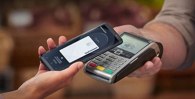 MST 방식을 사용해 결제하는 삼성페이. 삼성전자 캡처