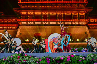 Photo taken on April 1, 2023 shows the dance performance at the peony viewing launching ceremony of the 40th Peony Culture Festival of Luoyang, China, held in Luoyang, central China's Henan Province. (PRNewsfoto/Xinhua Silk Road)