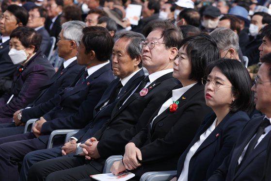 이날 행사에 참석한 이정미 정의당·이재명 민주당 대표(오른쪽 둘째부터). [연합뉴스]